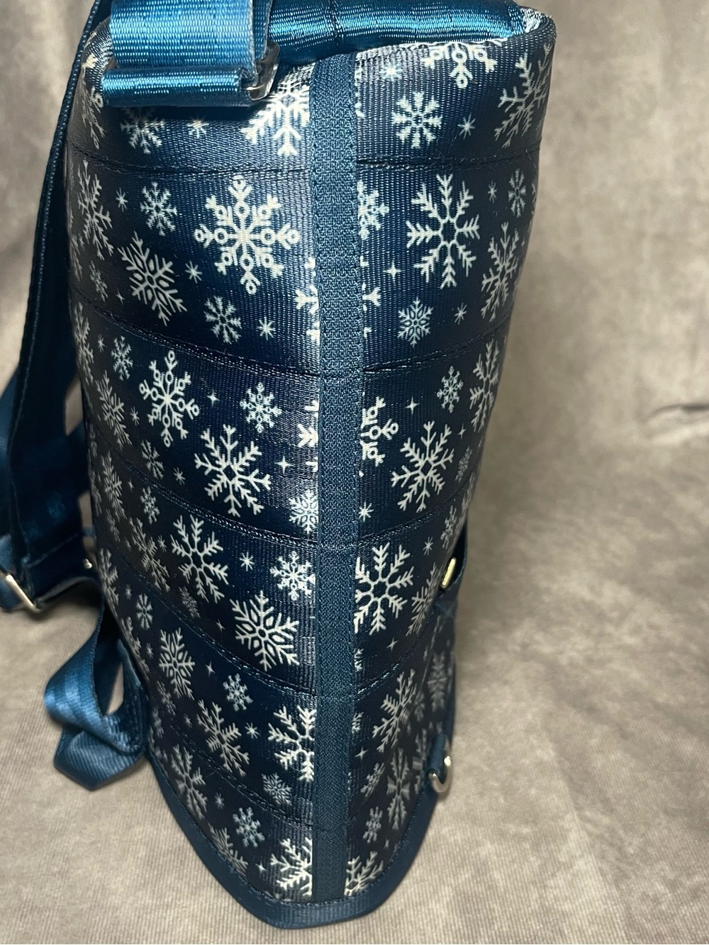 Harvey’s seatbelt snowflake streamline backpack indigo blue w/white - Picture 7 of 8